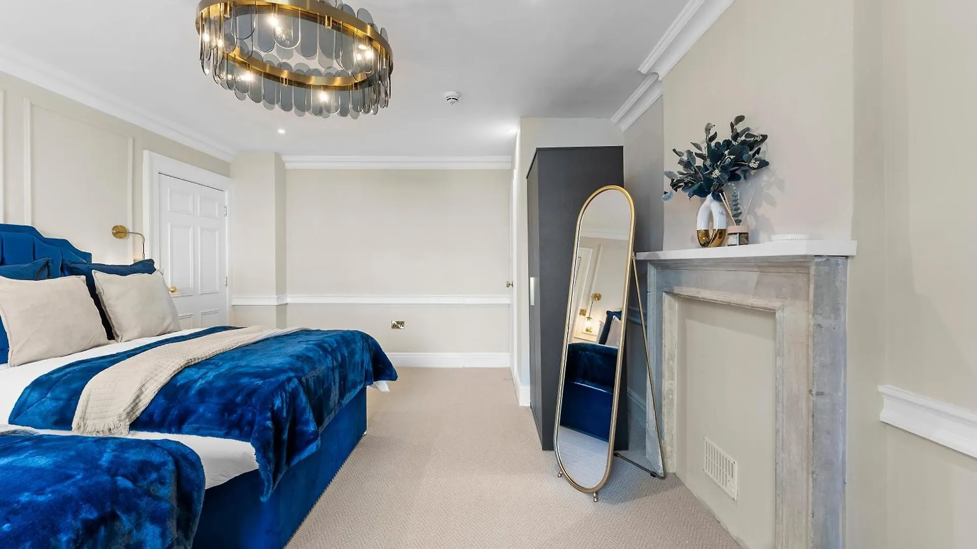 Baths Ultimate House Sleeps 40 Villa