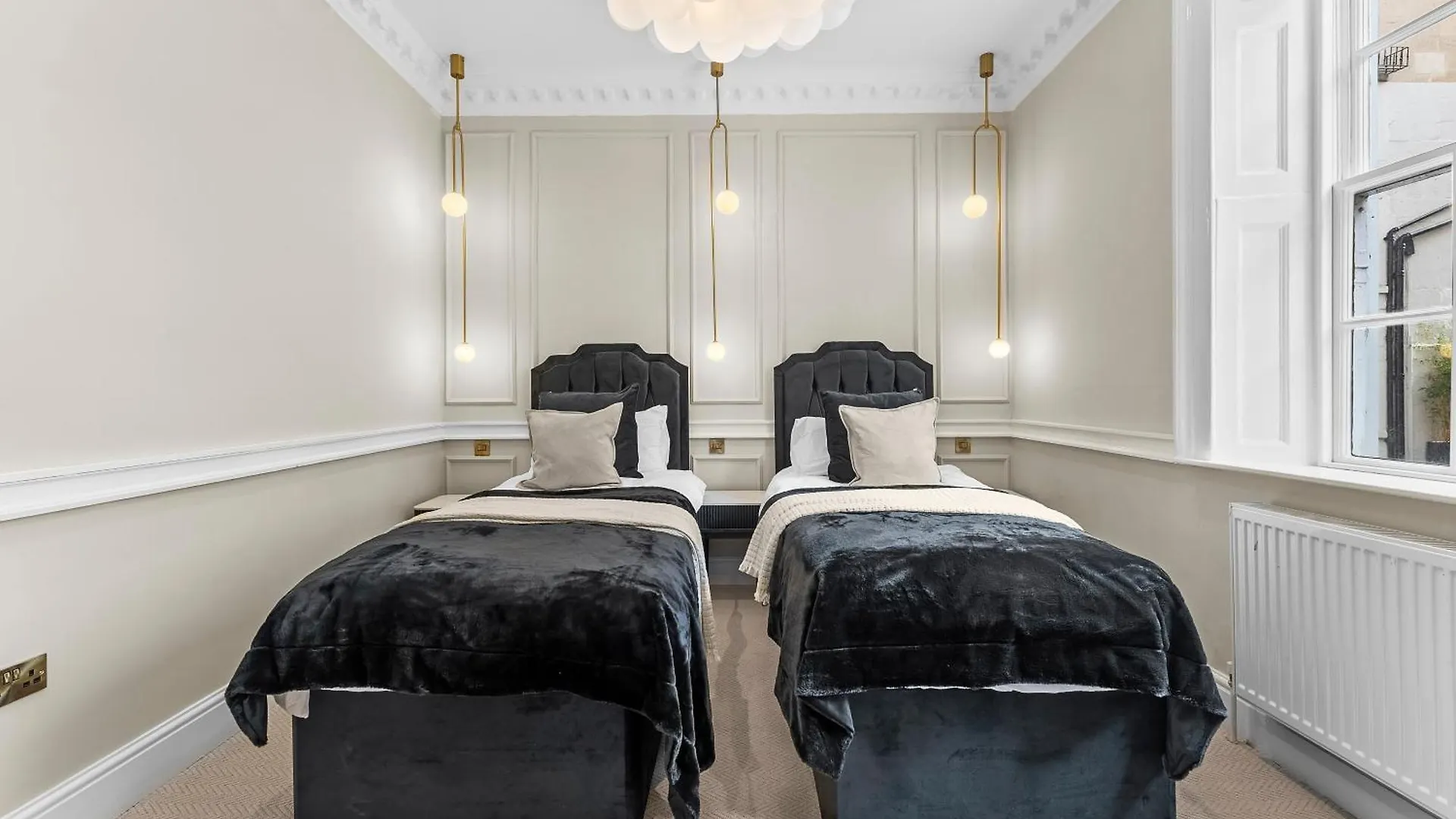 Baths Ultimate House Sleeps 40 Villa United Kingdom