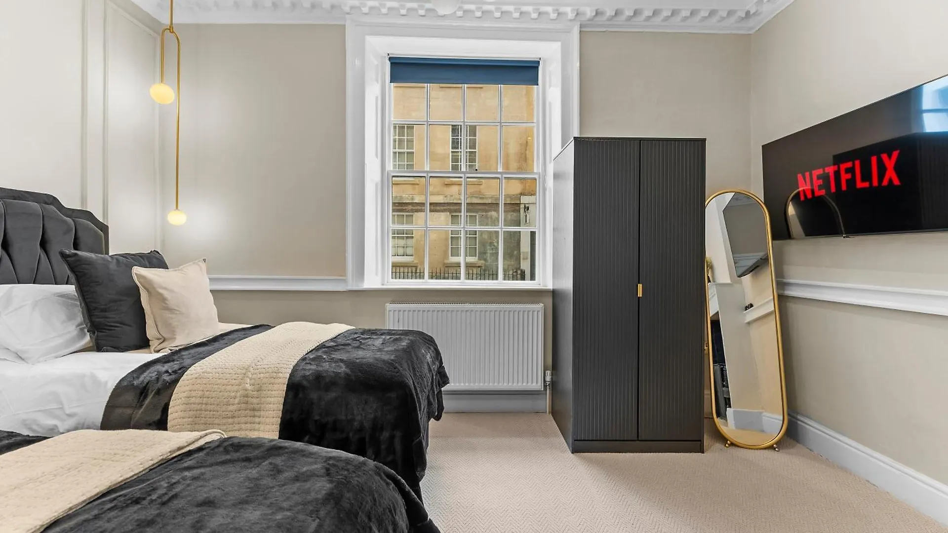 Baths Ultimate House Sleeps 40 Villa United Kingdom