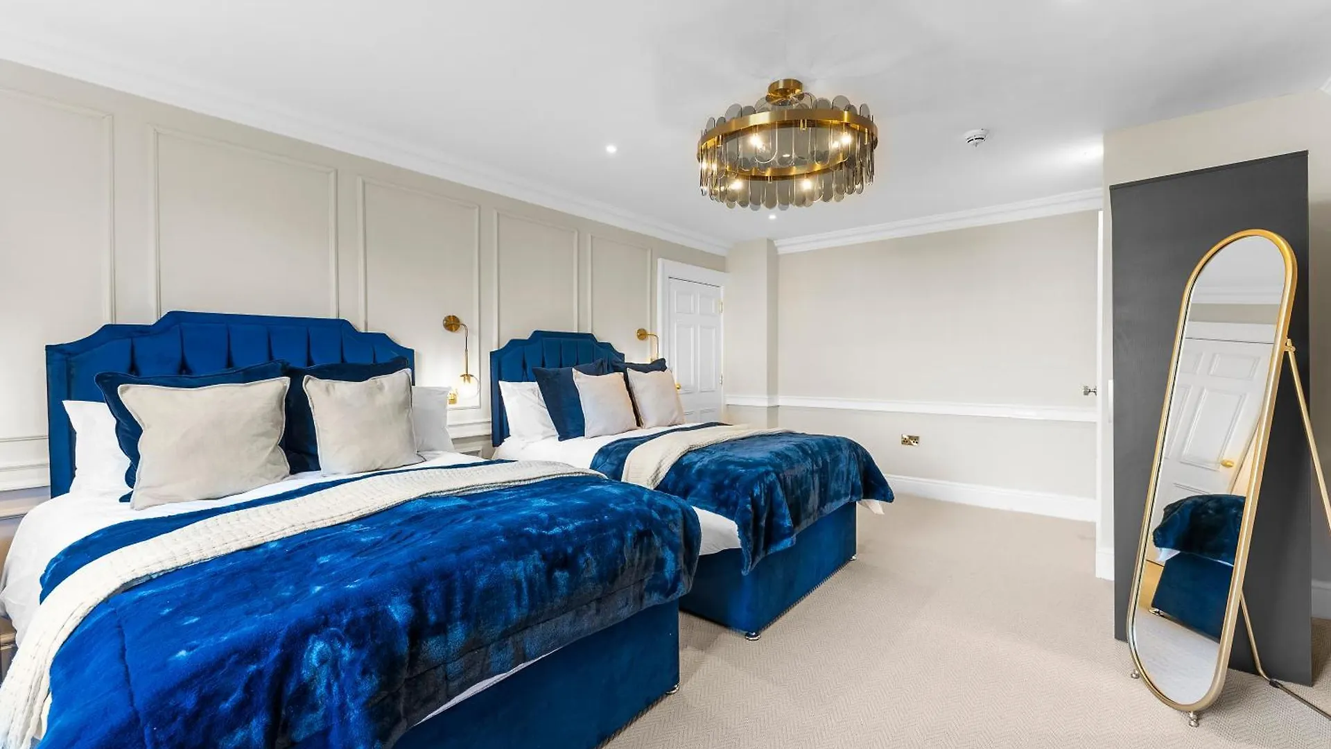 Baths Ultimate House Sleeps 40 Villa