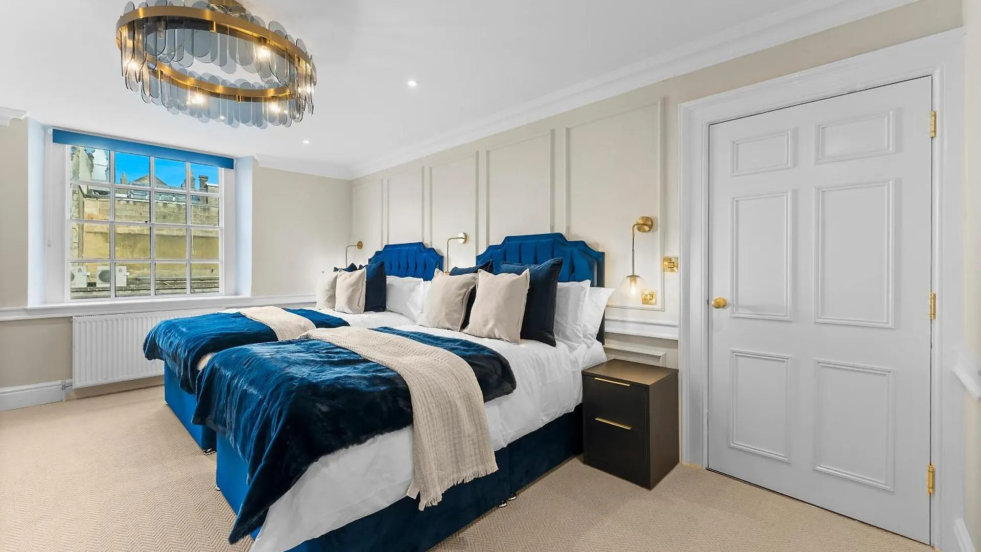 Baths Ultimate House Sleeps 40 Villa United Kingdom
