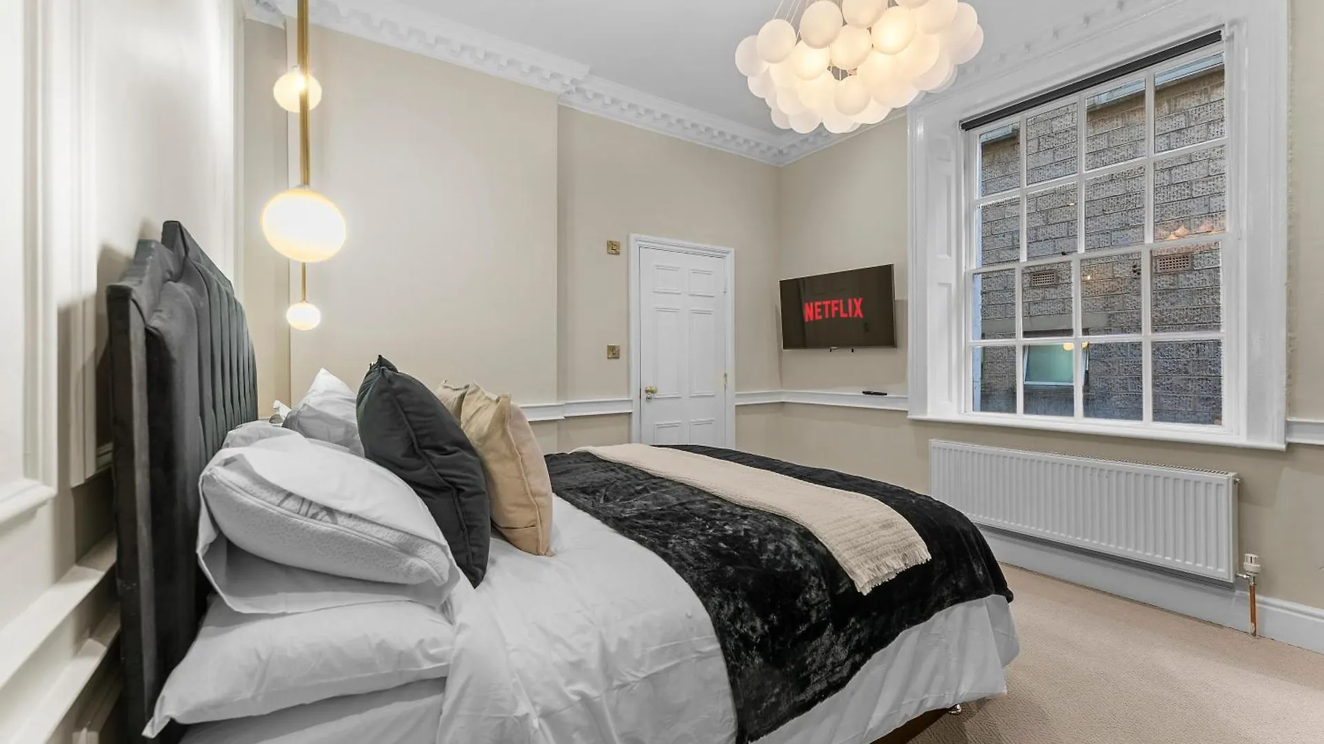 Baths Ultimate House Sleeps 40 Villa  Bath