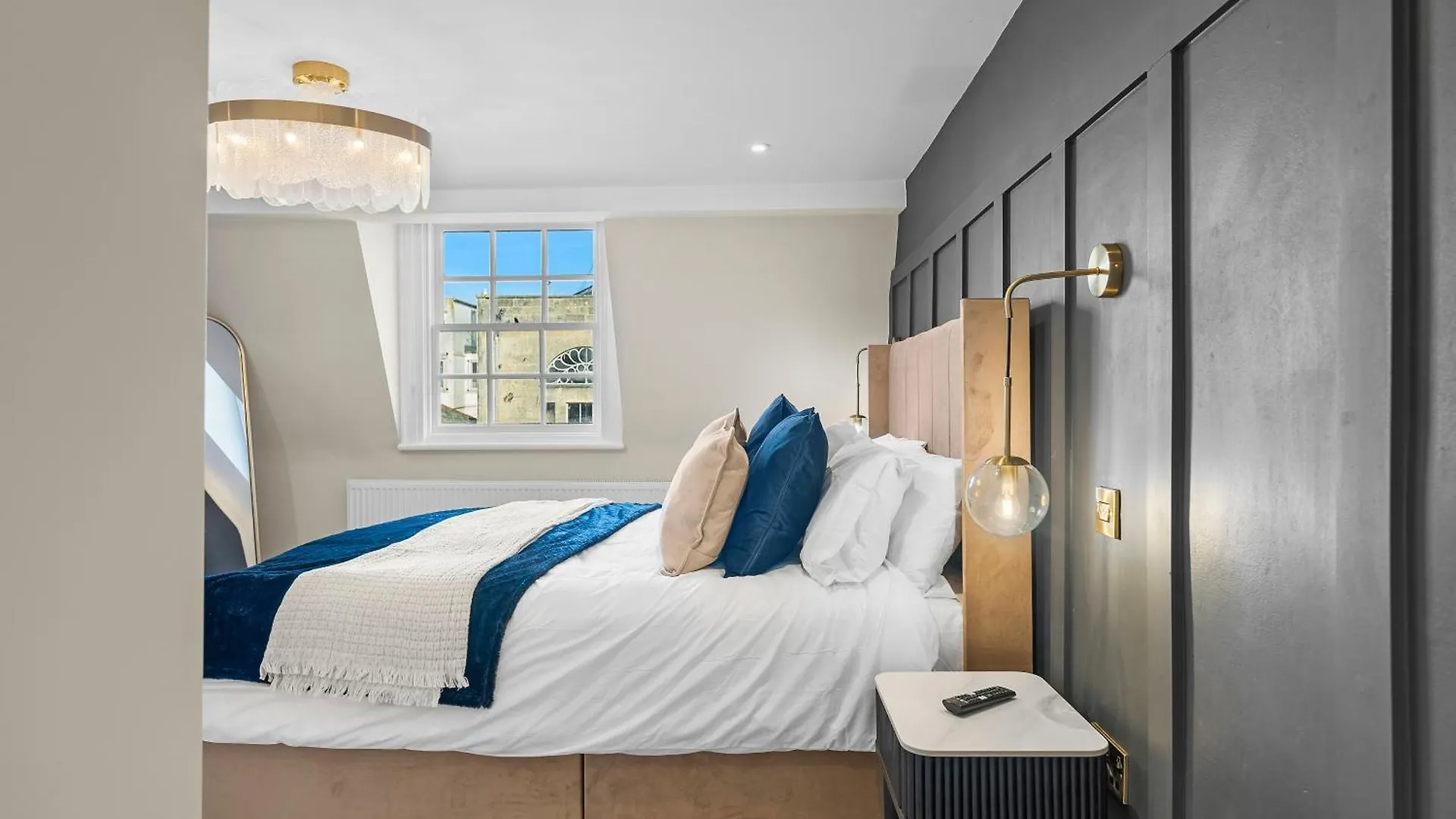 Baths Ultimate House Sleeps 40 Villa United Kingdom