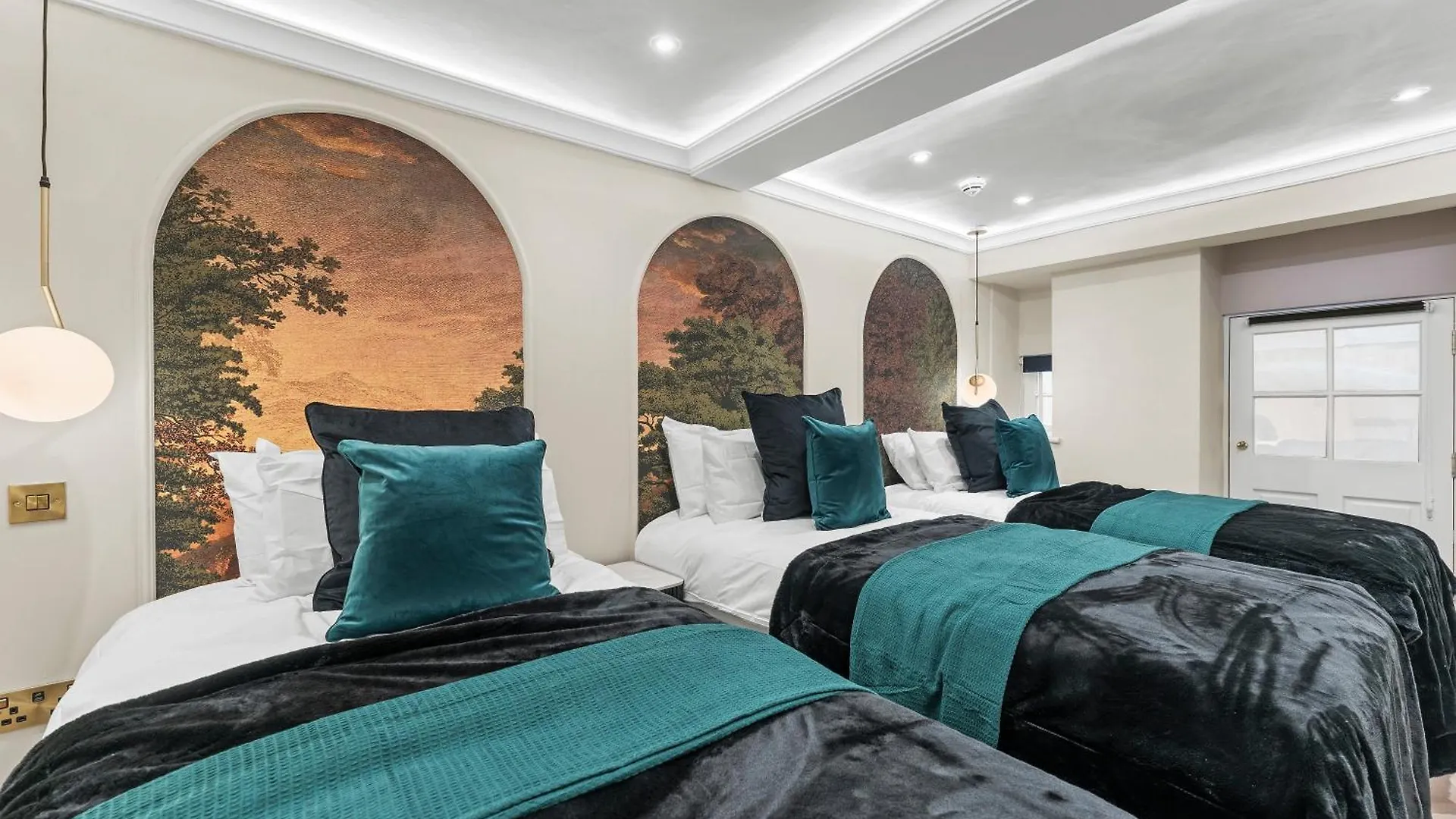 Baths Ultimate House Sleeps 40 Villa