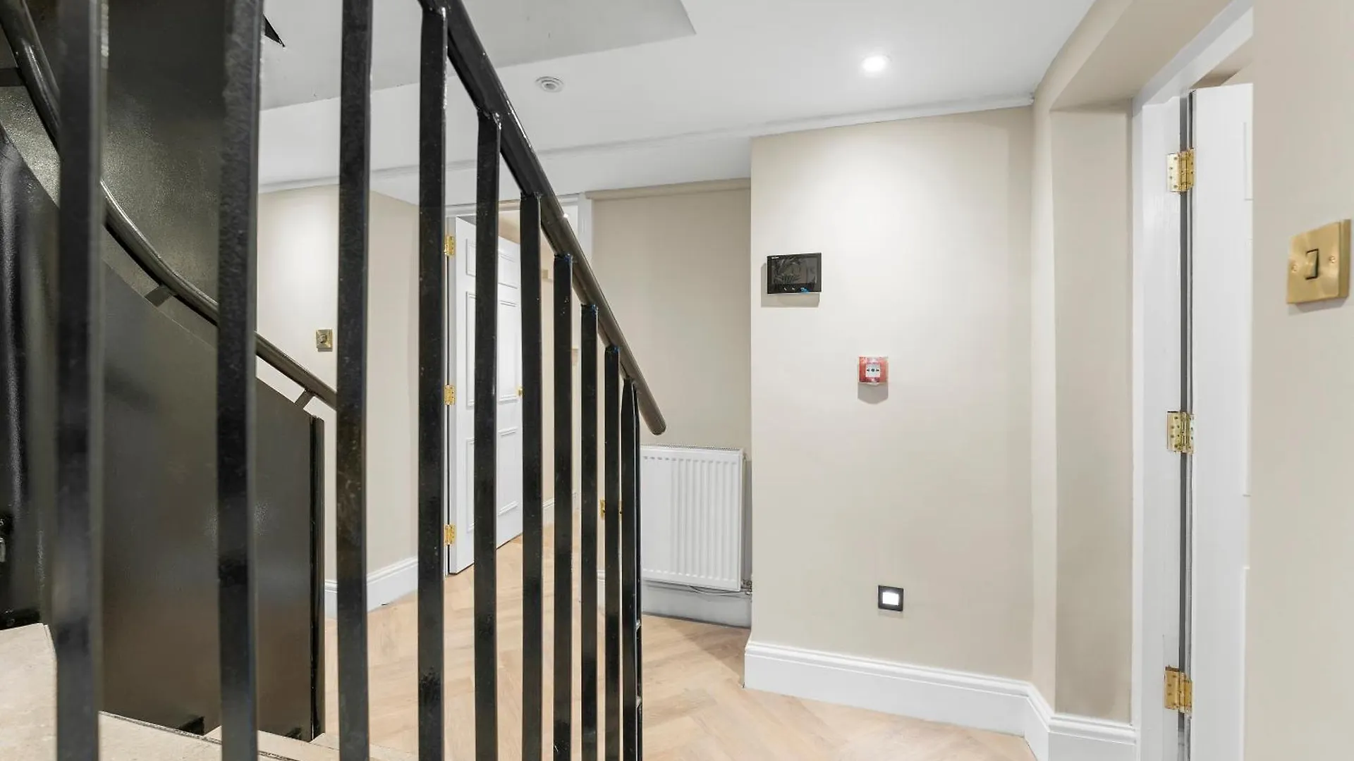 Baths Ultimate House Sleeps 40 Villa United Kingdom