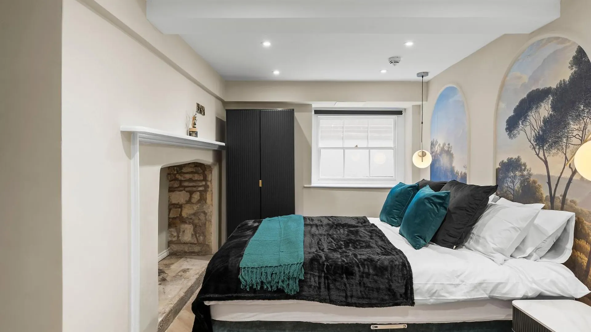Baths Ultimate House Sleeps 40 Villa  Bath