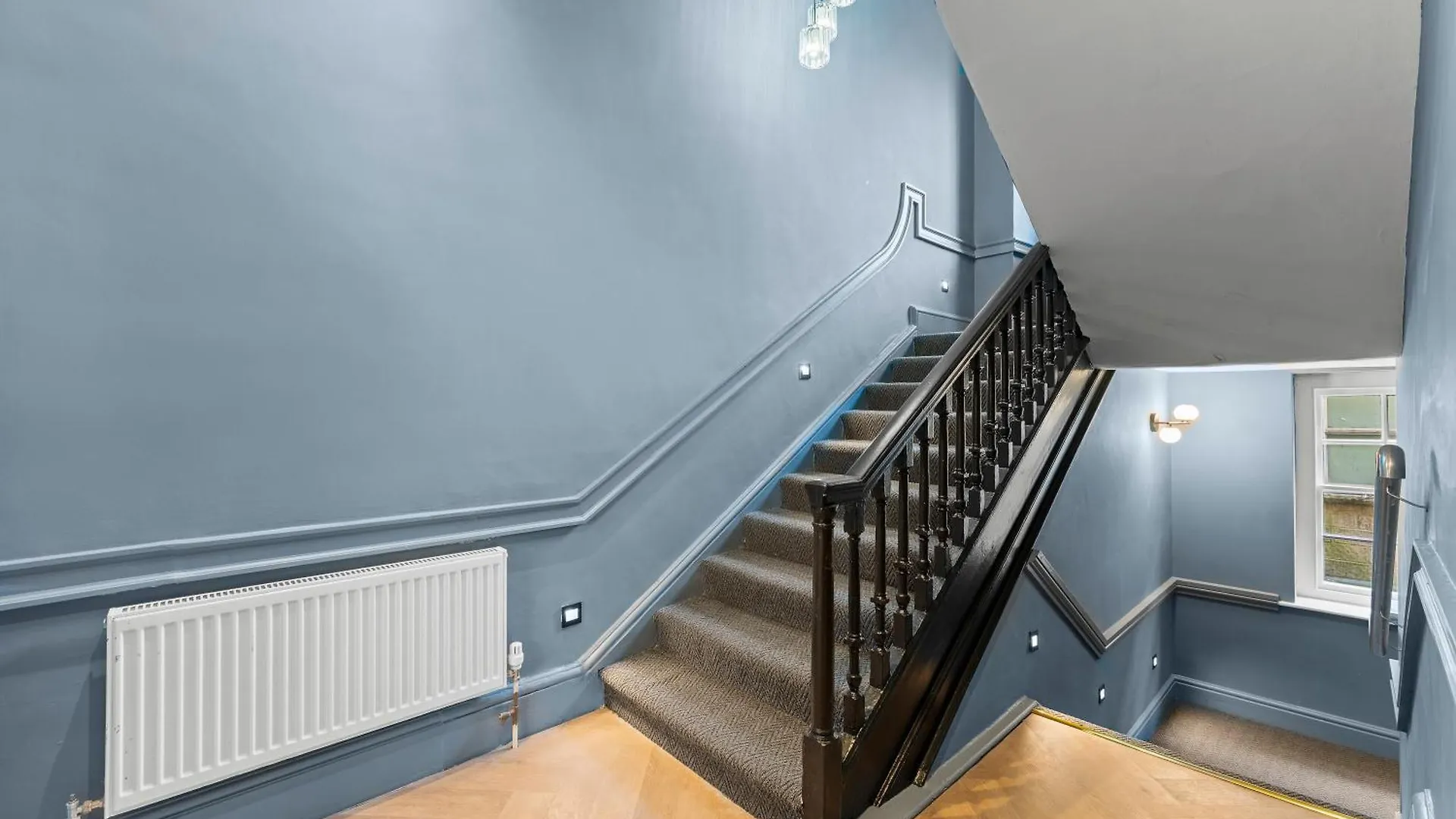 Baths Ultimate House Sleeps 40 Villa United Kingdom