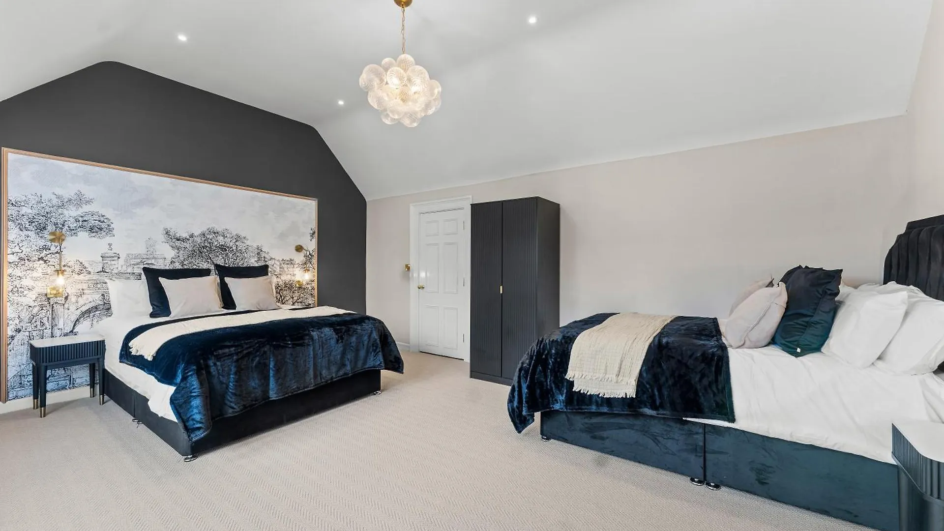 Baths Ultimate House Sleeps 40 Villa United Kingdom