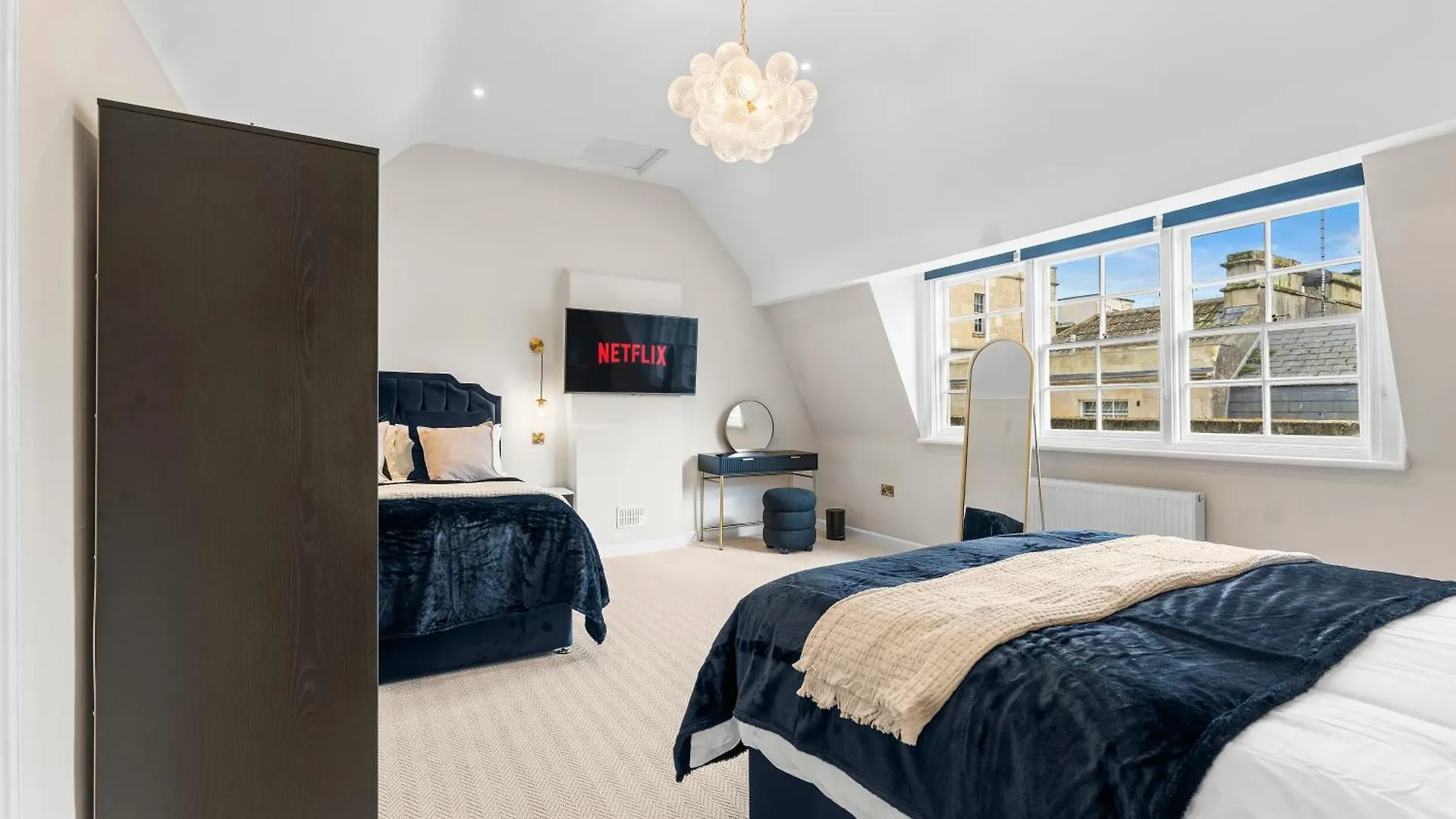 Baths Ultimate House Sleeps 40 Villa United Kingdom