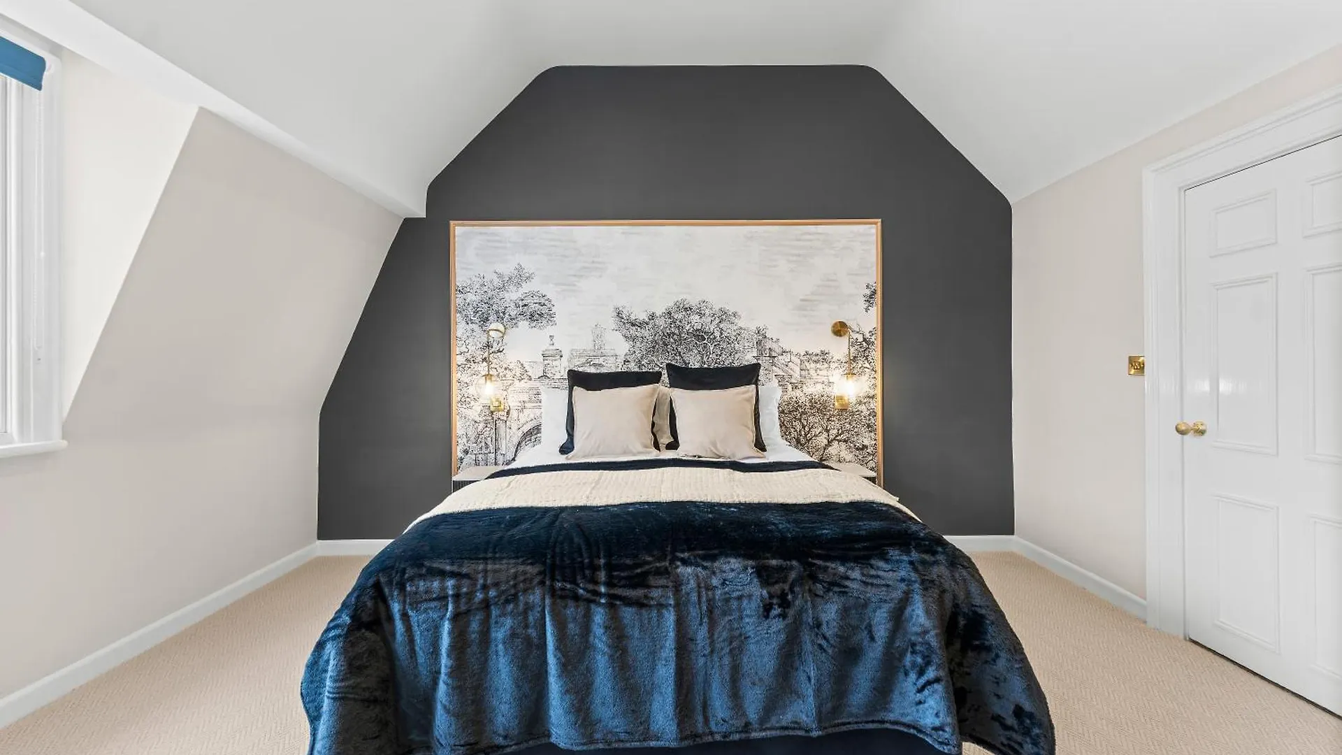 Baths Ultimate House Sleeps 40 Villa 0*, Bath United Kingdom