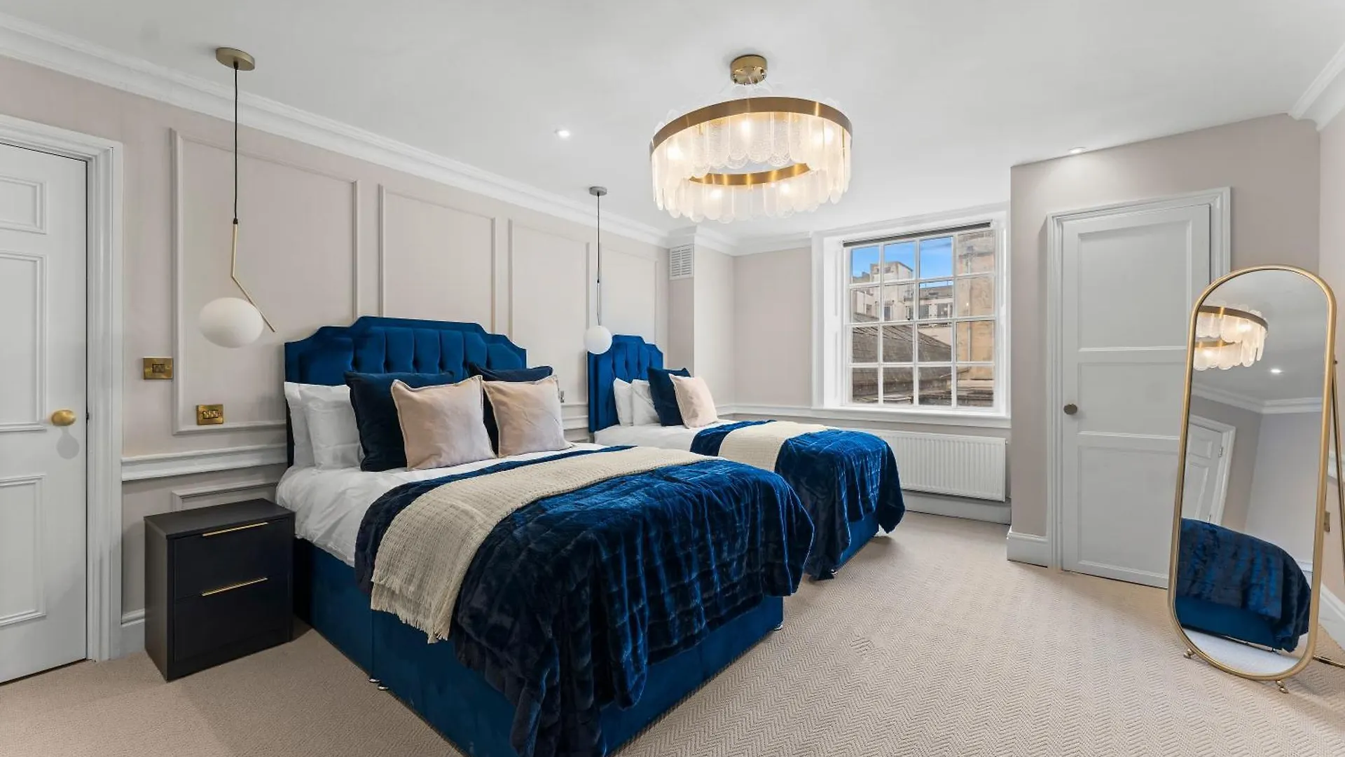 Baths Ultimate House Sleeps 40 Villa United Kingdom