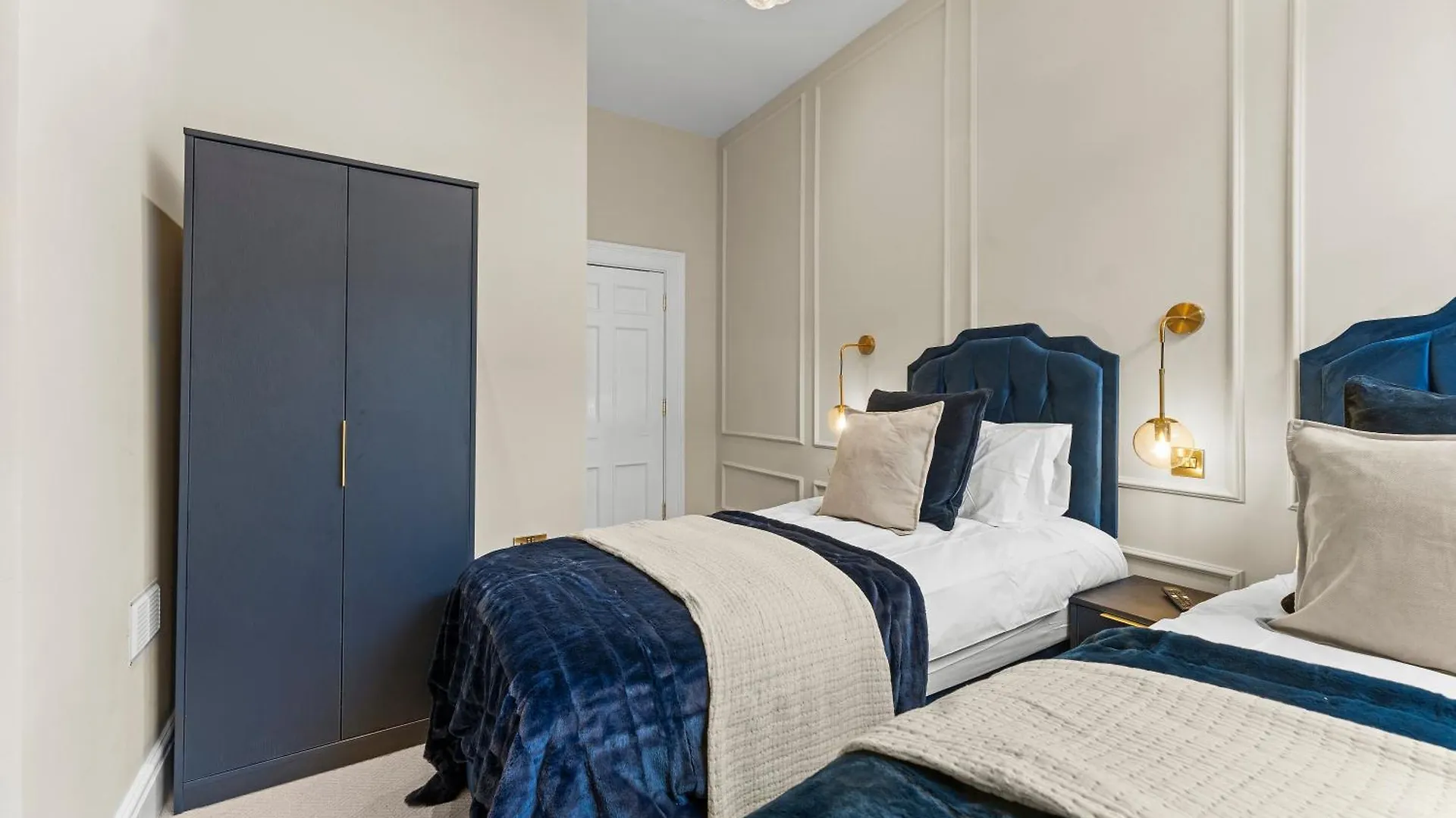 Baths Ultimate House Sleeps 40 Villa