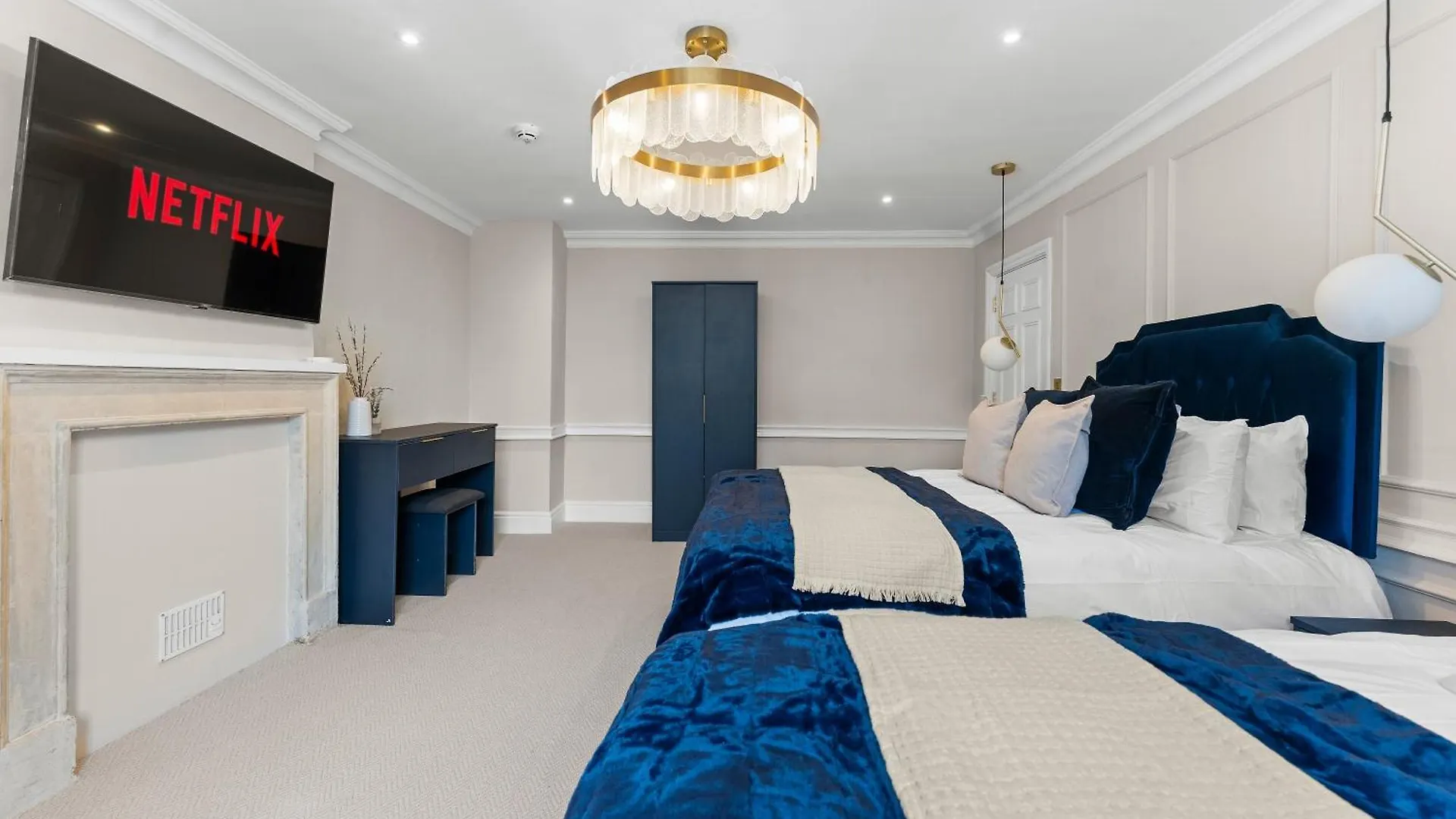 Baths Ultimate House Sleeps 40 Villa