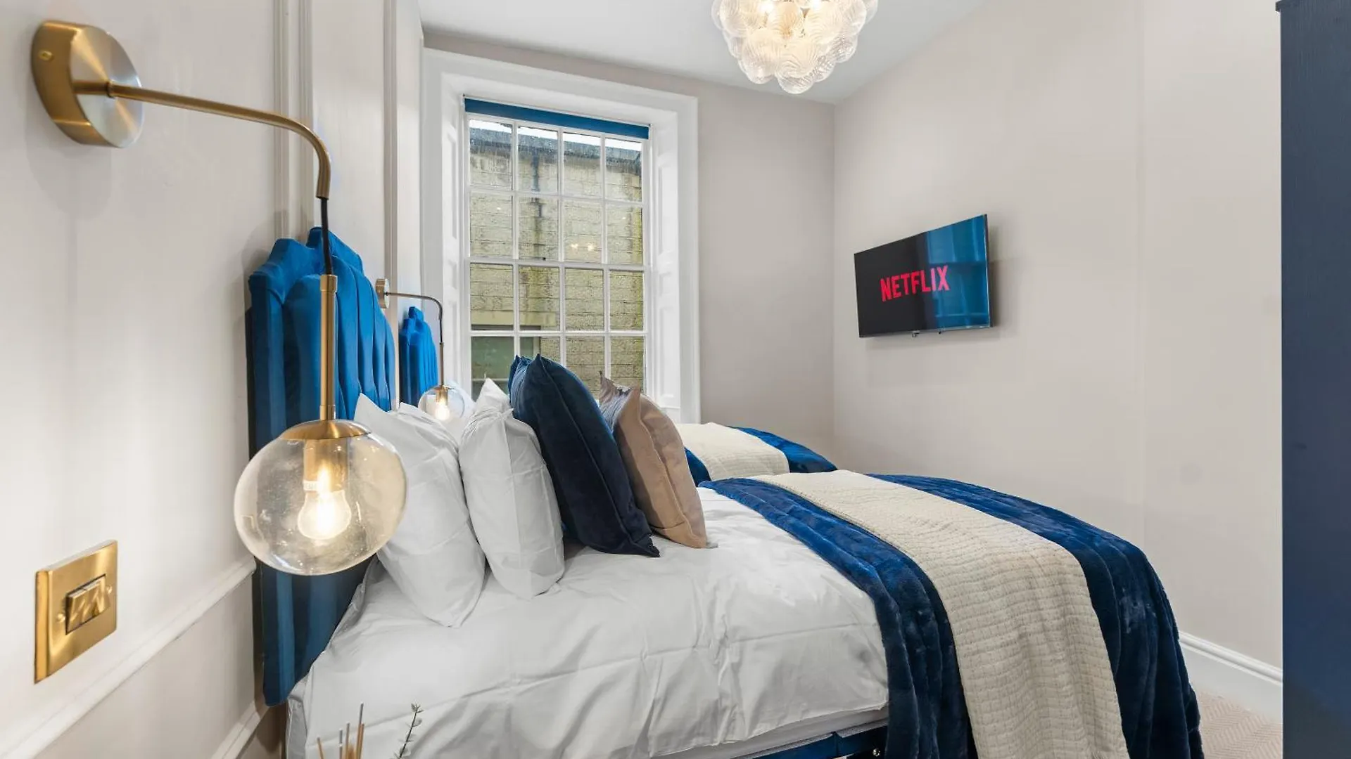 Baths Ultimate House Sleeps 40 Villa United Kingdom